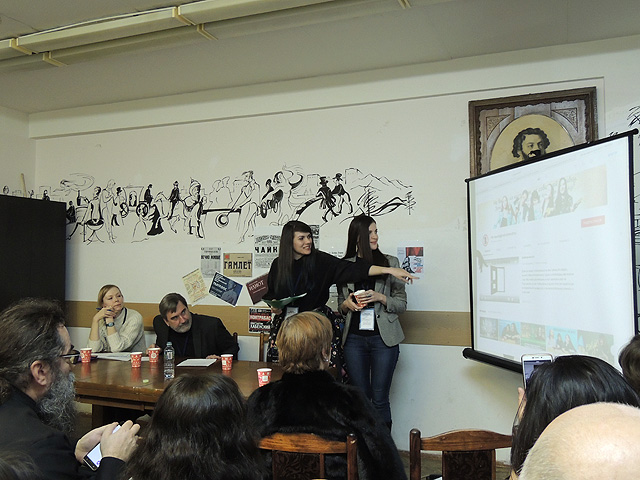 Преподаватели УГ МГУ Е.В. Жуйкова и А.В. Грешилова с презентацией проекта «Не выходя из комнаты» Преподаватели УГ МГУ Е.В. Жуйкова и А.В. Грешилова с презентацией проекта «Не выходя из комнаты»