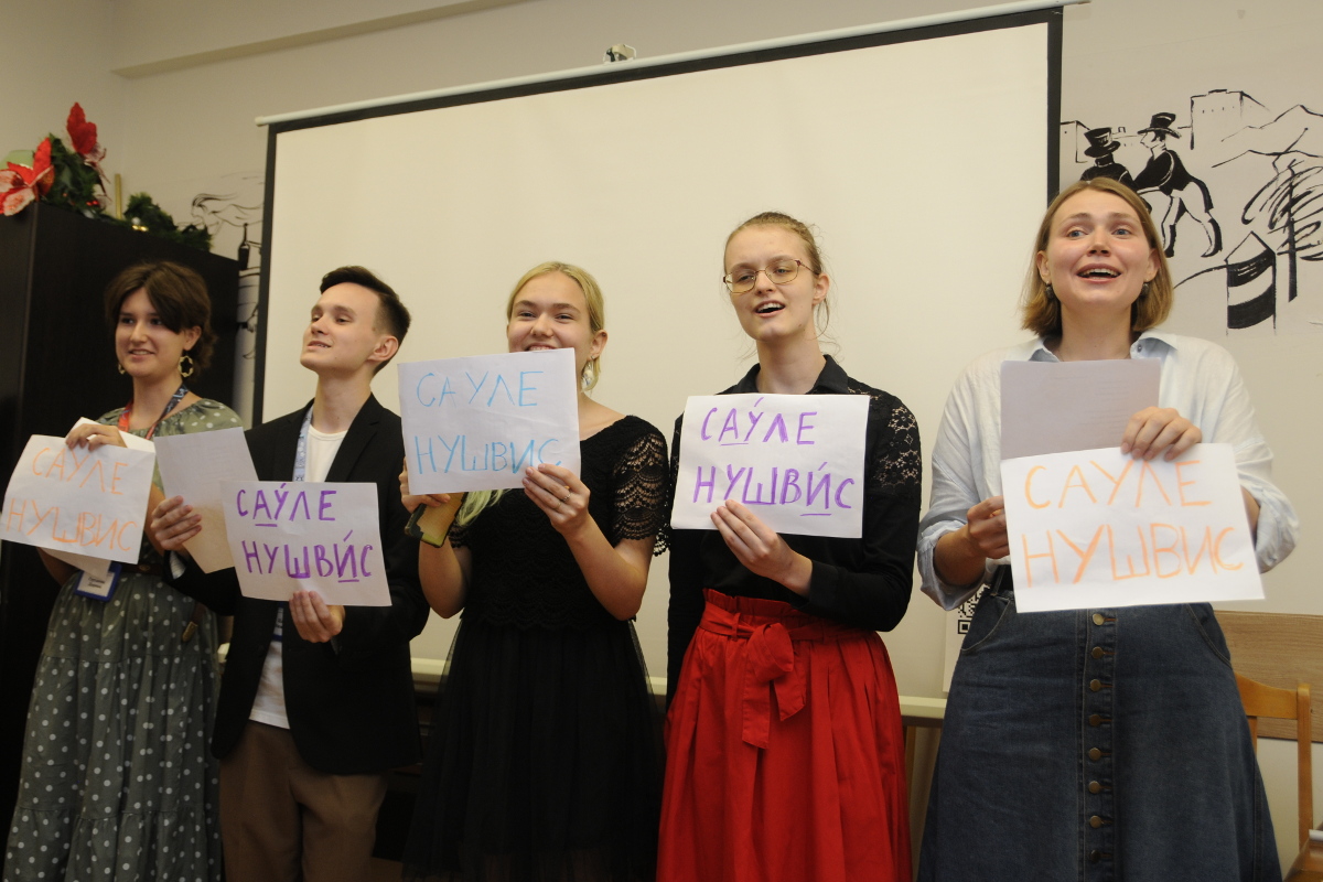 Выступления языковых групп. Песня «Луч солнца золотого» («Серенада Трубадура») на литовском языке Выступления языковых групп. Песня «Луч солнца золотого» («Серенада Трубадура») на литовском языке