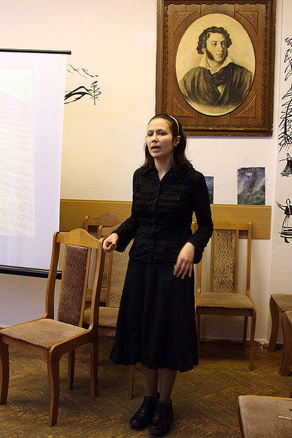 Ксения Харитонова читает стихи на литовском языке